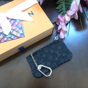 ❌SOLD❌. Louis Vuitton keycles mini lin